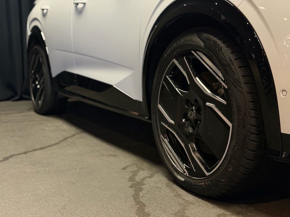 Peugeot e-3008 77 GT 5d