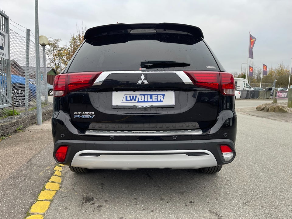 Mitsubishi Outlander 2,4 PHEV Instyle CVT 4WD 5d