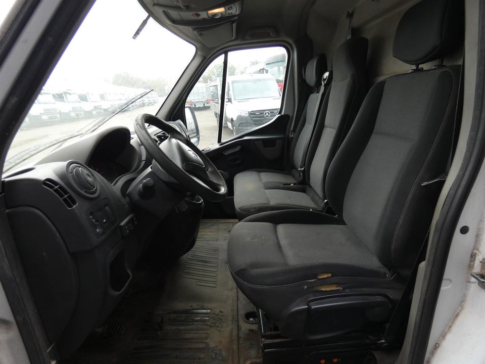 Renault Master III T33 2,3 dCi 135 L2H2 Kassevogn