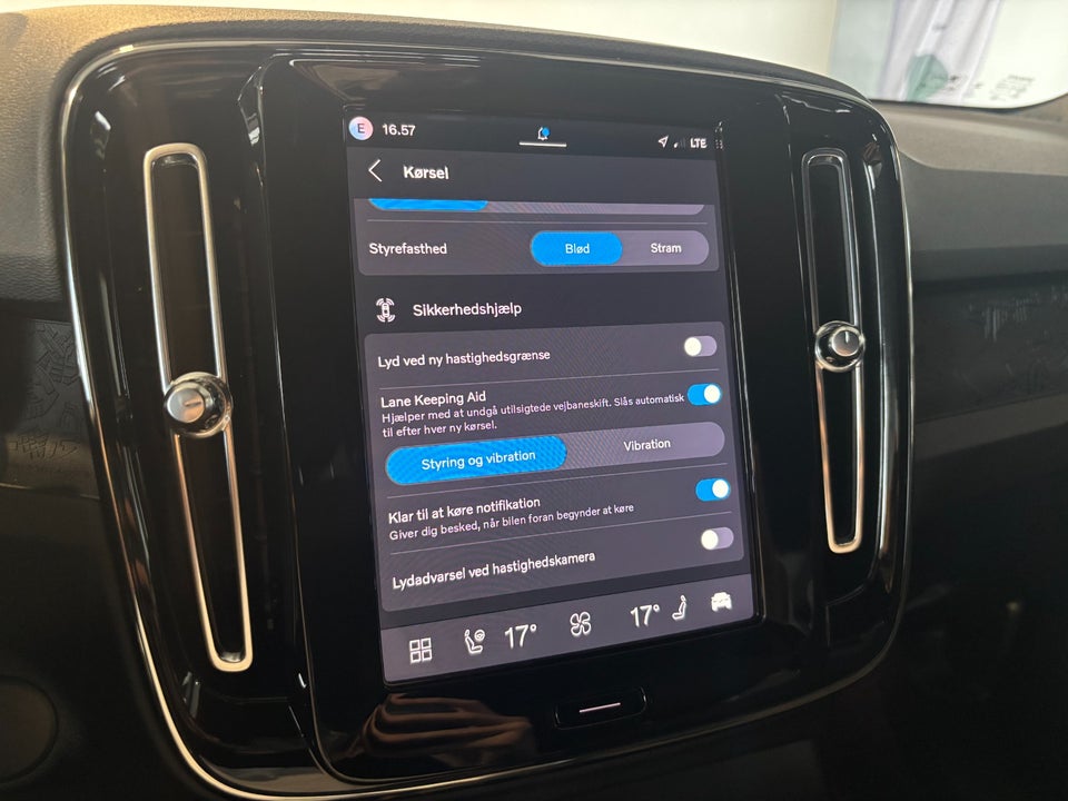 Volvo XC40 ReCharge Extended Range Plus 5d
