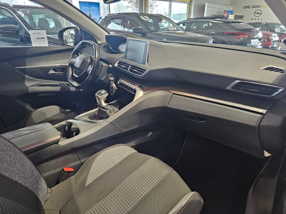 Peugeot 3008 1,2 e-THP 130 Strike 5d