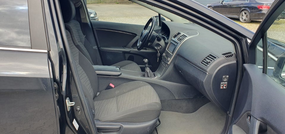 Toyota Avensis 2,0 D-4D T2 stc. 5d