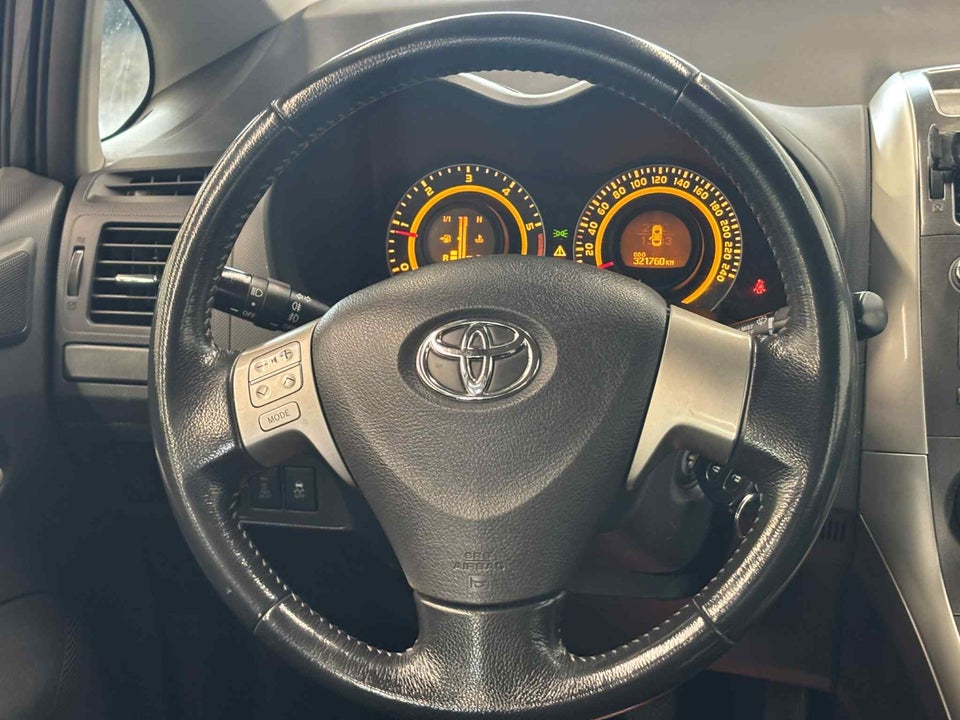 Toyota Auris 2,0 D-4D Luna 5d