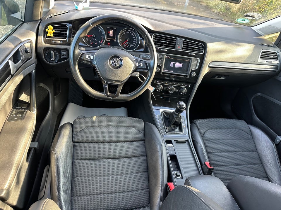 VW Golf VII 1,6 TDi 110 Highline Variant BMT 5d