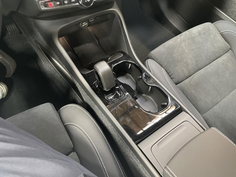 Volvo EX40 Extended Range Black Edition 5d