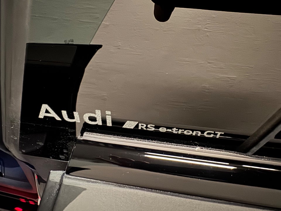 Audi RS e-tron GT quattro 4d