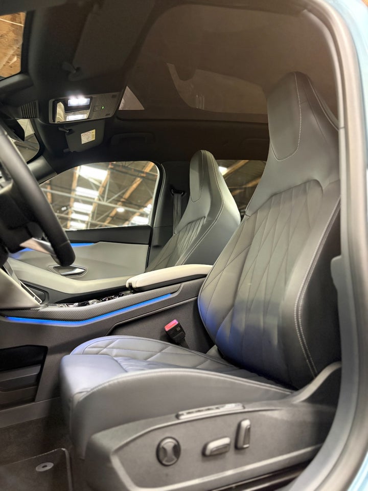 Ford Explorer 77 Premium Extended Range 5d