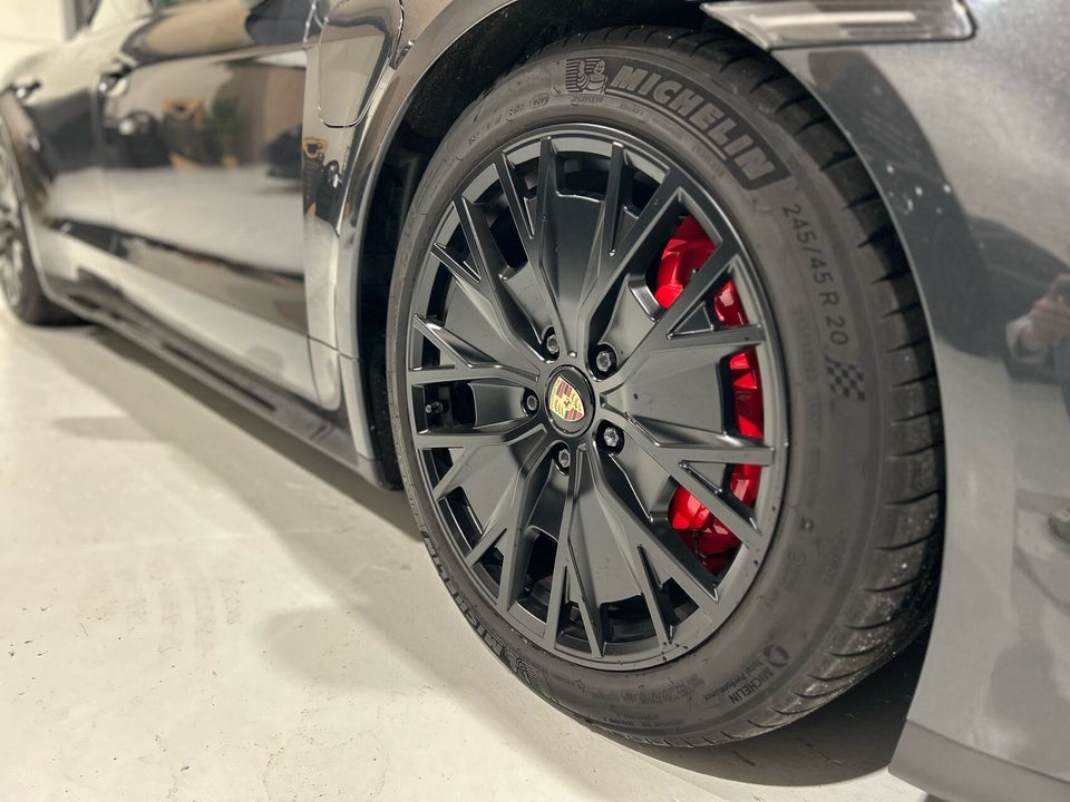 Porsche Taycan GTS Performance+  4d