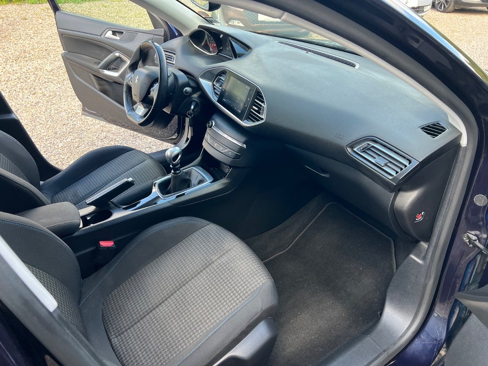 Peugeot 308 1,2 PureTech 130 Active 5d