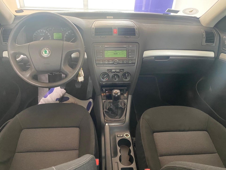 Skoda Octavia 1,6 FSi Ambiente 5d