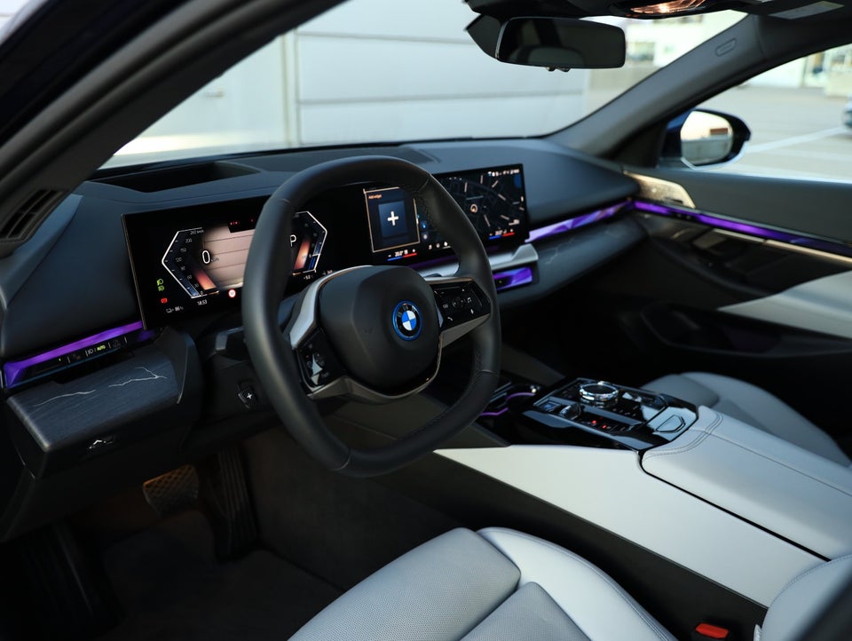 BMW i5 eDrive40 Fully Charged M-Sport 4d