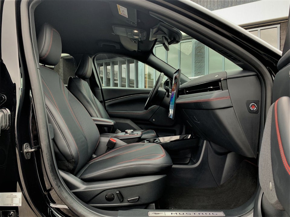 Ford Mustang Mach-E 98 Premium Extended Range AWD 5d