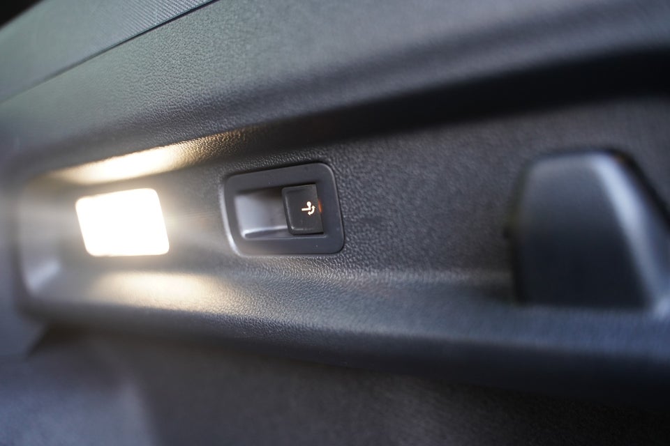 Ford Explorer 84 Select Extended Range AWD 5d