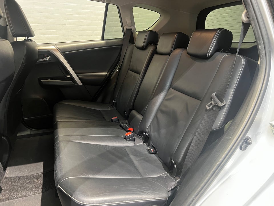 Toyota RAV4 2,0 D-4D T3 5d