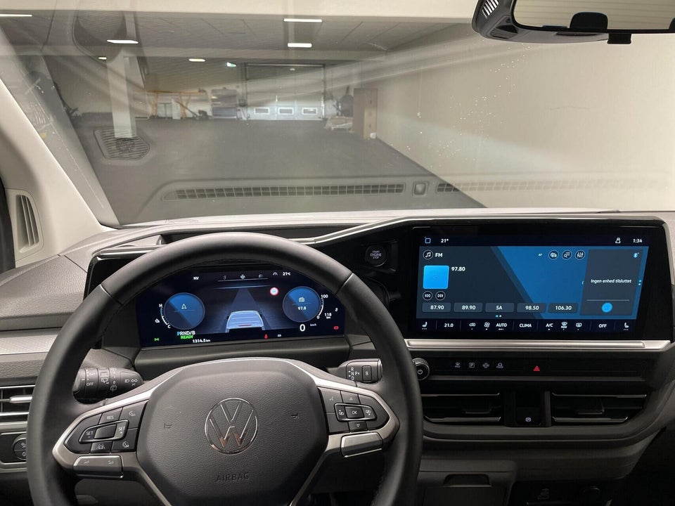 VW e-Caravelle 64 Style SWB