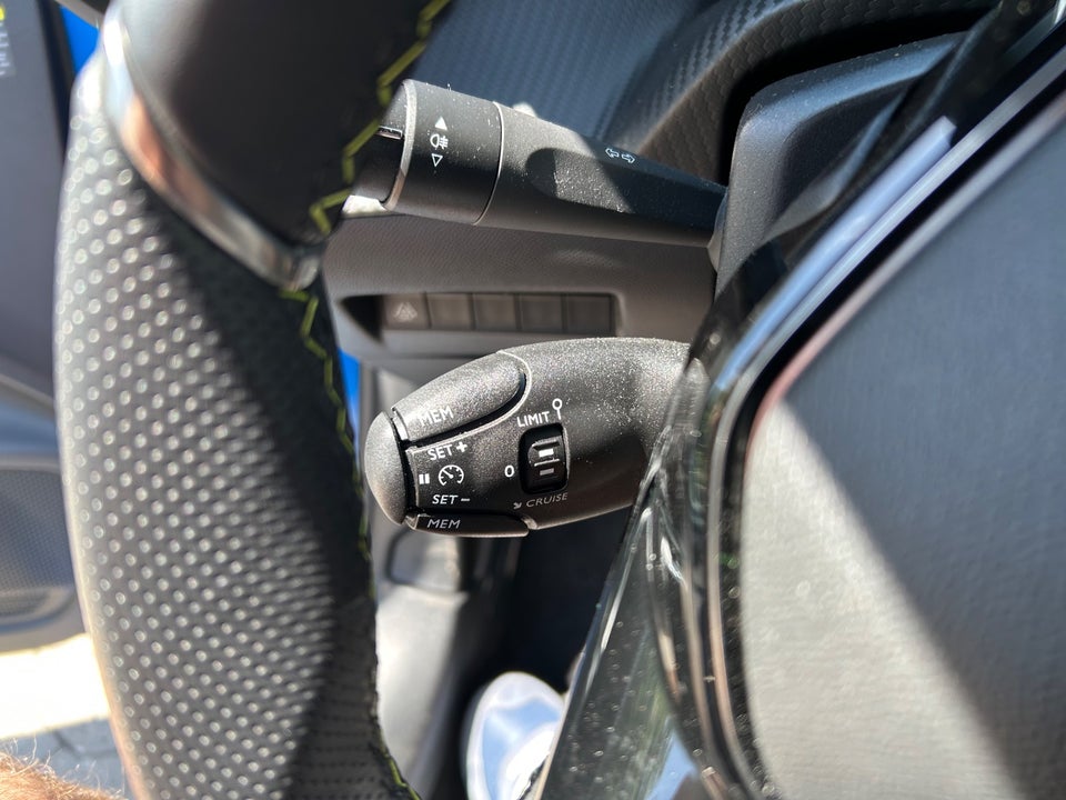 Peugeot e-208 50 GT 5d