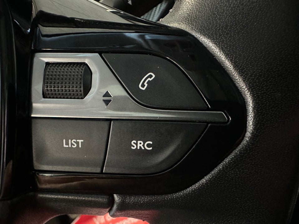 Peugeot 208 1,2 PureTech 100 Allure Sky 5d