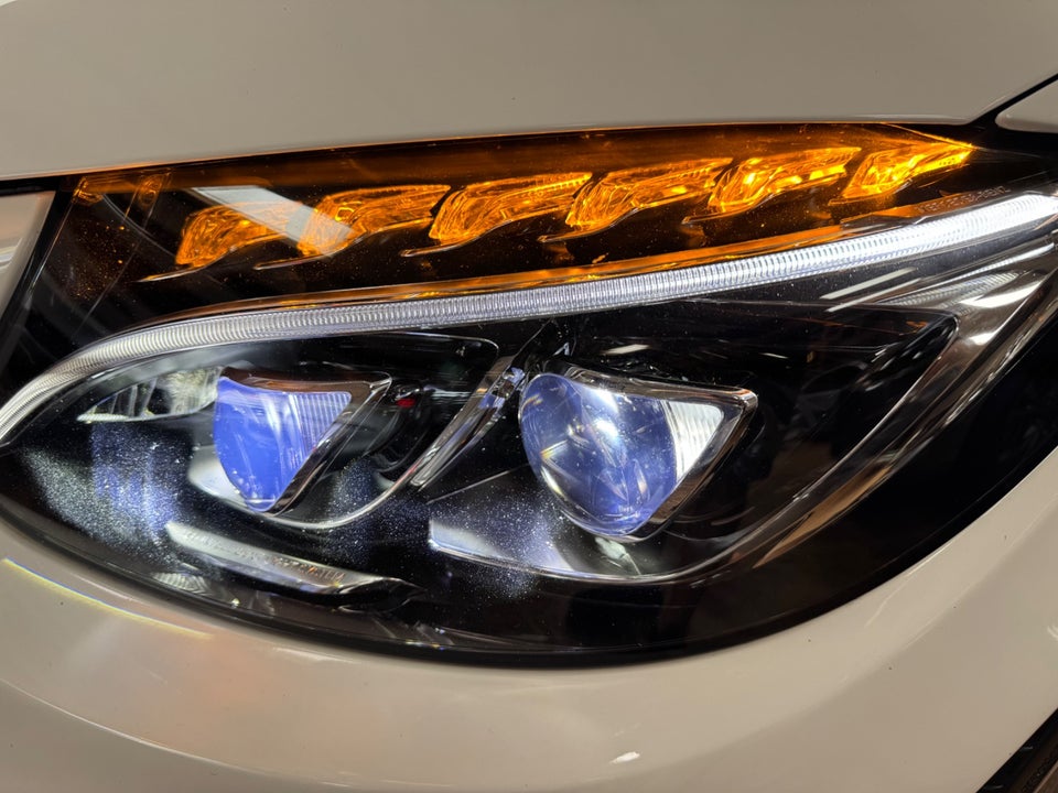 Mercedes C400 3,0 AMG Line stc. aut. 4Matic 5d