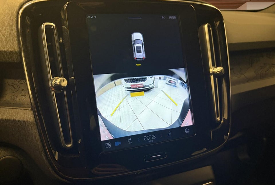 Volvo XC40 Standard Range Plus 5d