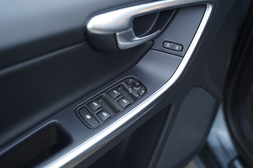 Volvo XC60 2,0 T5 245 Summum aut. Van 5d