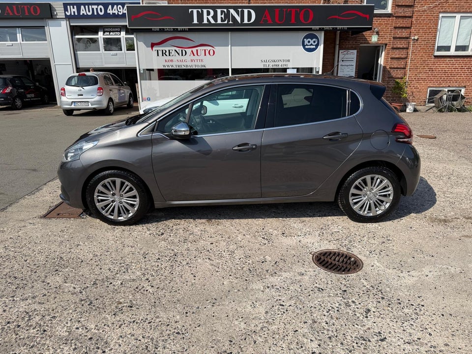 Peugeot 208 1,2 PureTech 82 Selection Sky 5d
