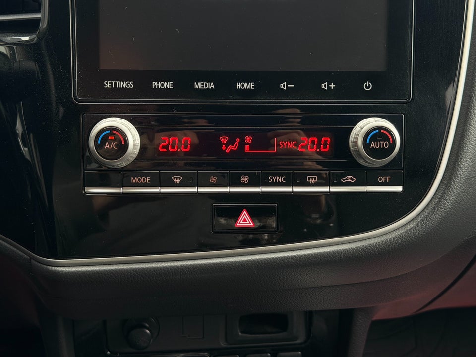 Mitsubishi Outlander 2,4 PHEV Invite CVT 4WD 5d