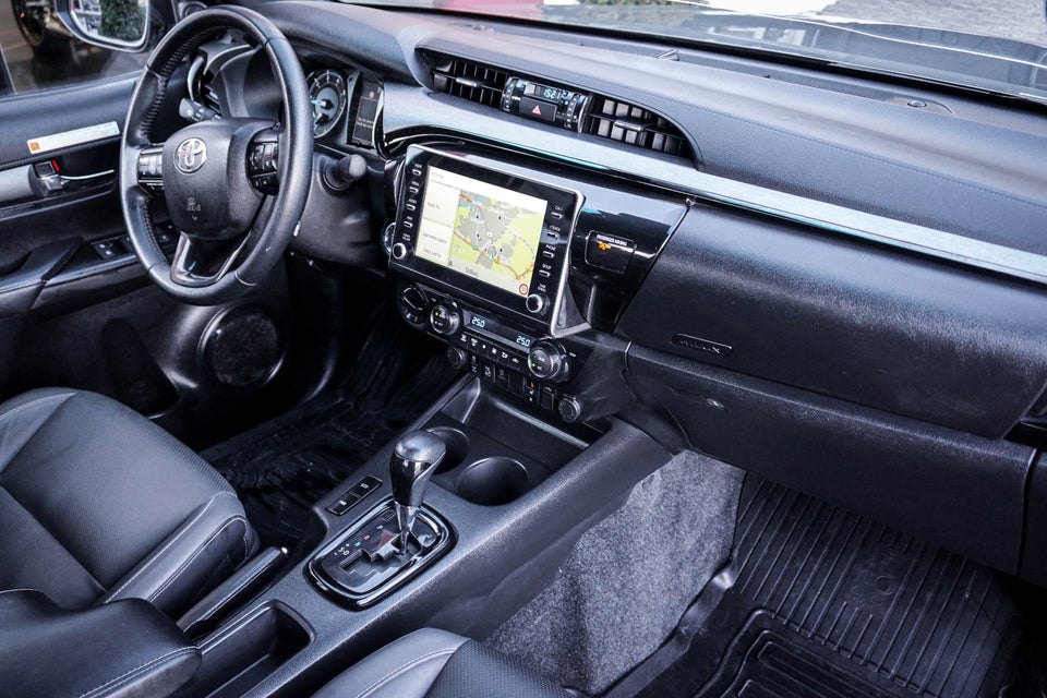 Toyota HiLux 2,8 D T4 Invincible Db.Kab aut. 4d