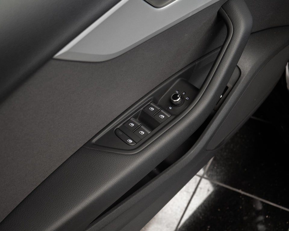 Audi A4 40 TFSi Prestige Avant S-tr. 5d