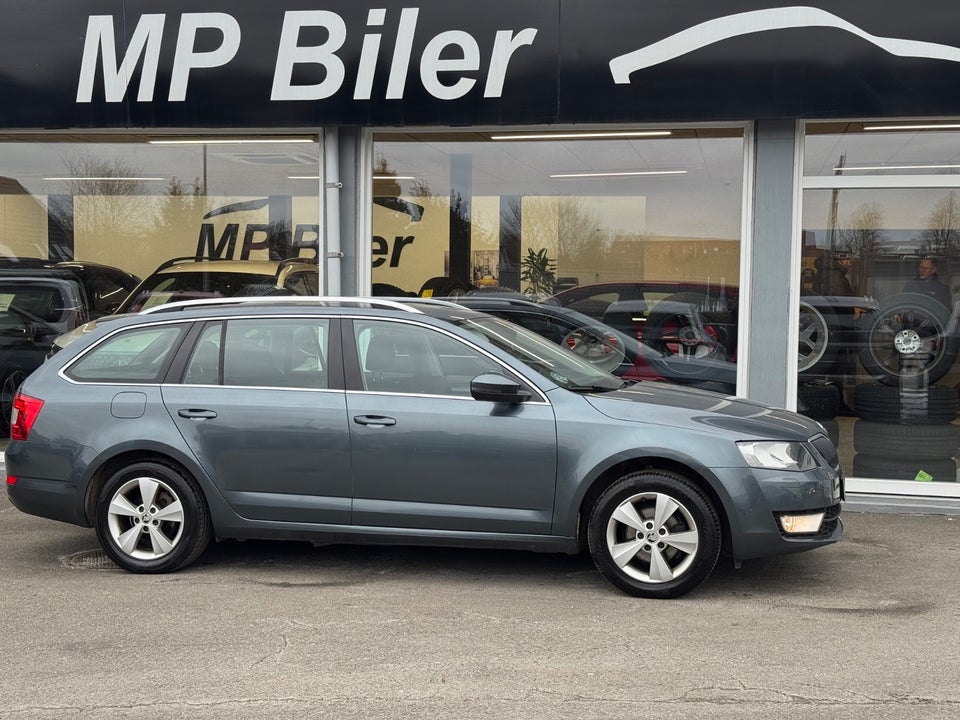 Skoda Octavia 1,6 TDi 110 Style Combi DSG 5d