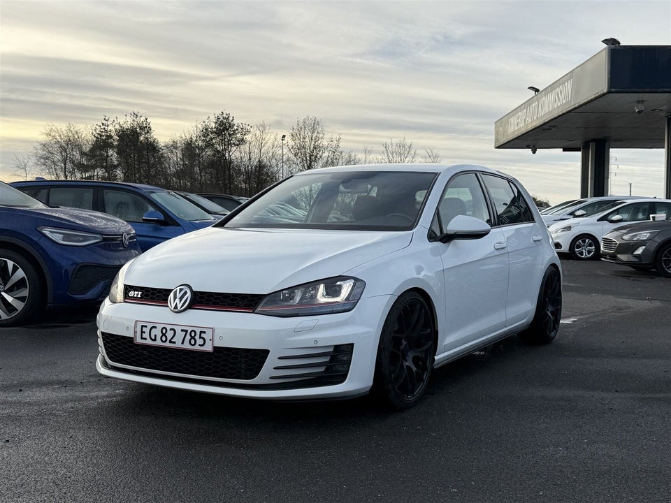 VW Golf VII 2,0 GTi DSG BMT 5d