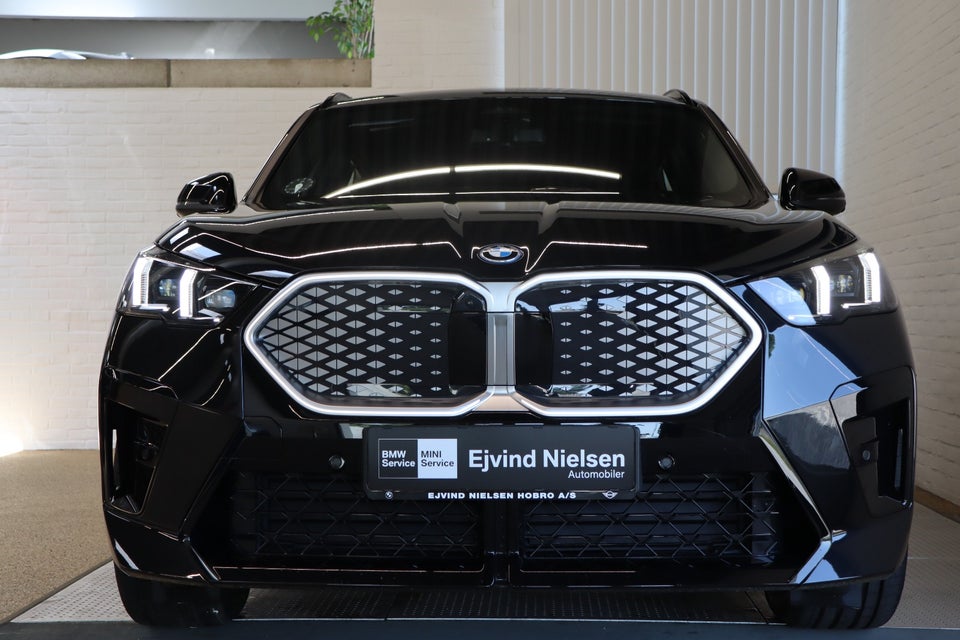 BMW iX2 eDrive20 Fully Charged M-Sport 5d