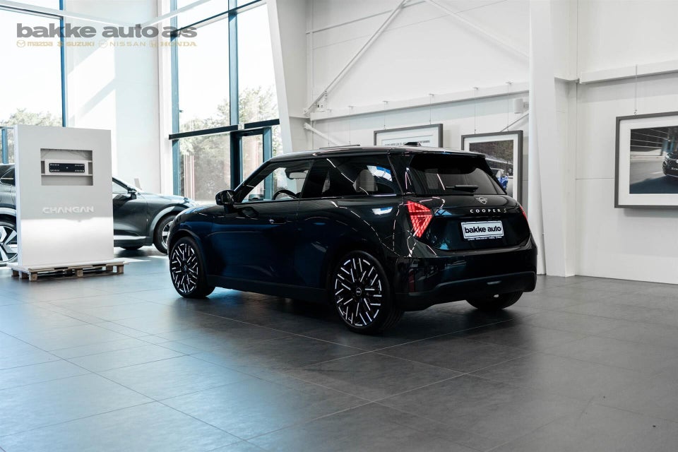 MINI Cooper SE Favoured Trim XL 3d