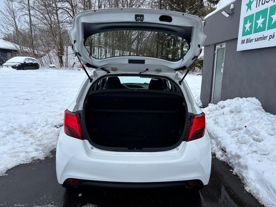 Toyota Yaris 1,5 Hybrid H1 e-CVT 5d