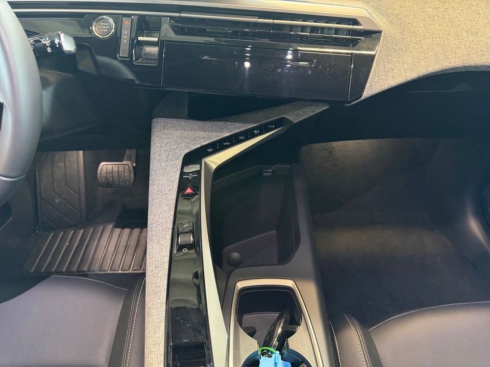 Peugeot e-5008 77 Allure Pack 7prs 5d