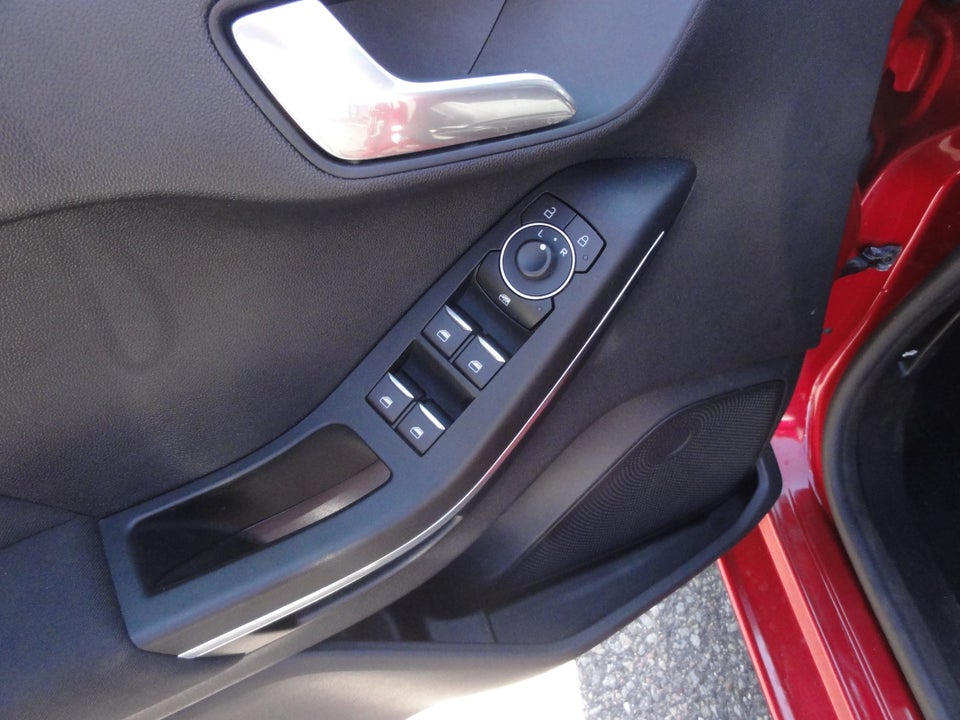 Ford Fiesta 1,0 EcoBoost mHEV Titanium 5d