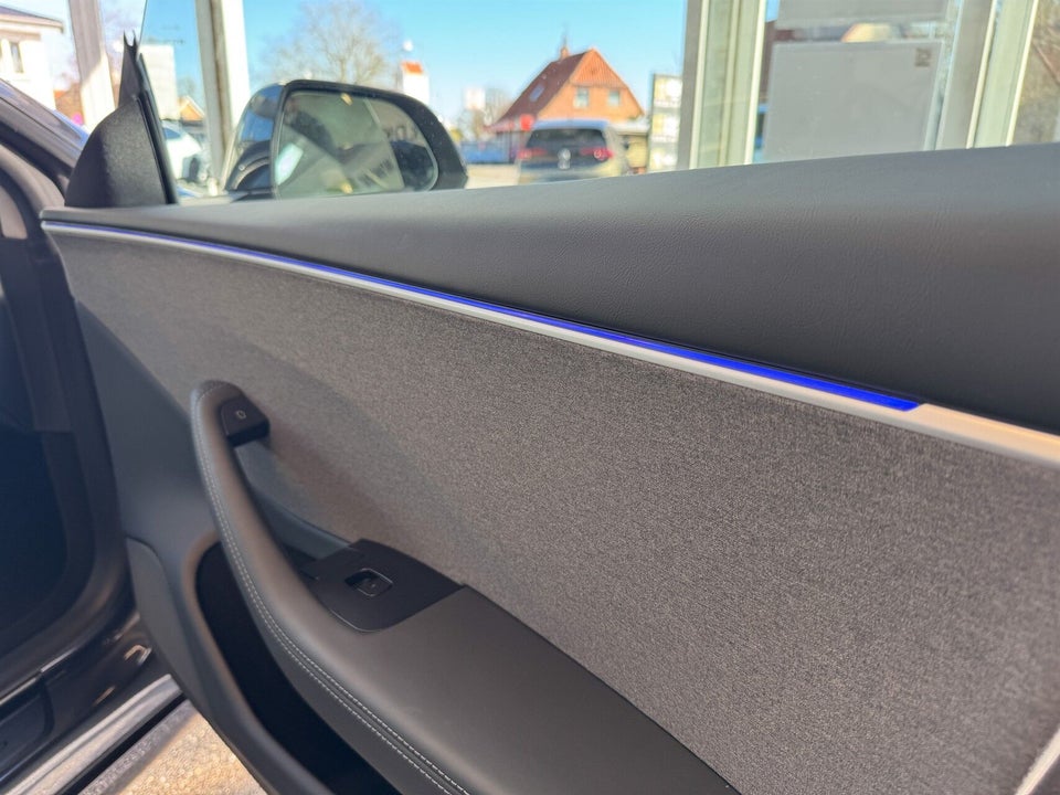 Tesla Model 3 RWD 4d