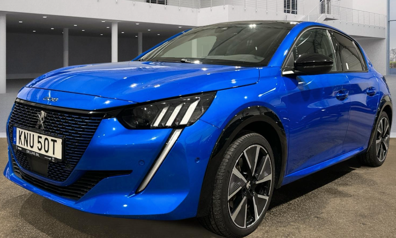 Peugeot e-208 50 GT Sky 5d