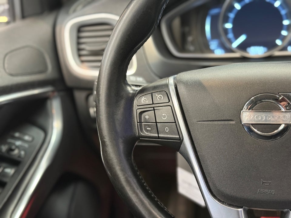 Volvo V40 CC 2,0 D4 177 Kinetic aut. 5d