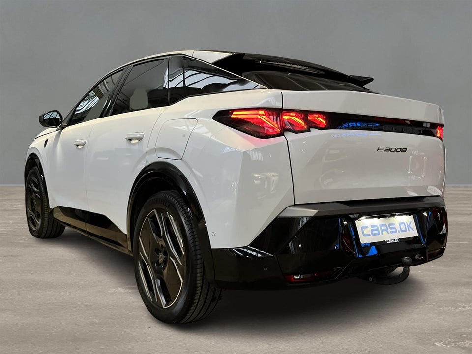 Peugeot e-3008 77 GT Pack 5d