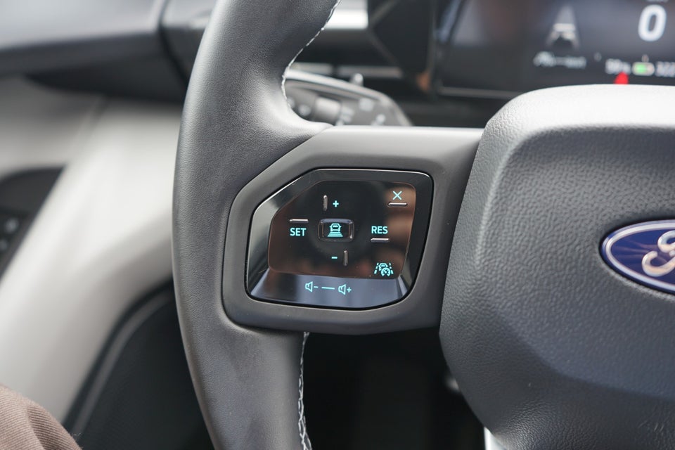 Ford Explorer 77 Premium Extended Range 5d