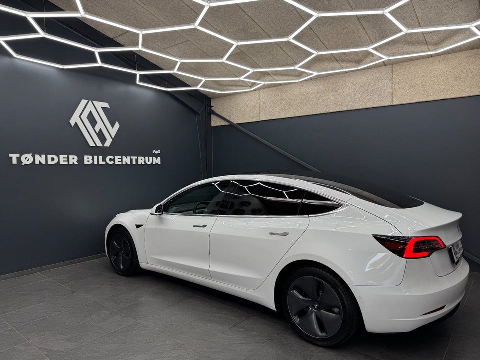 Tesla Model 3 Standard Range+ RWD 4d