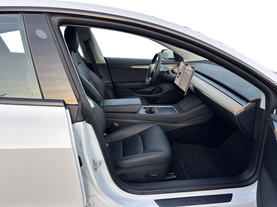 Tesla Model 3 Standard Range+ RWD 4d