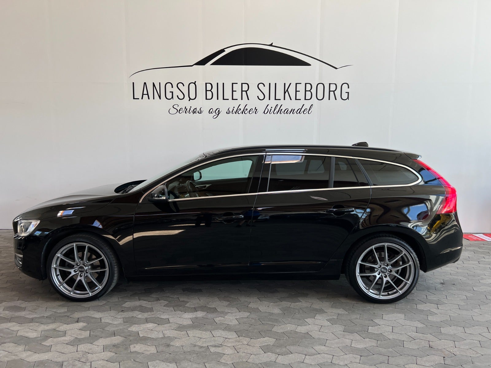 Volvo V60 2,0 T4 190 Momentum aut. 5d