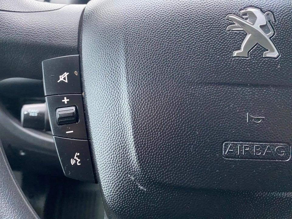 Peugeot Boxer 335 2,2 BlueHDi 140 L2H2 Premium