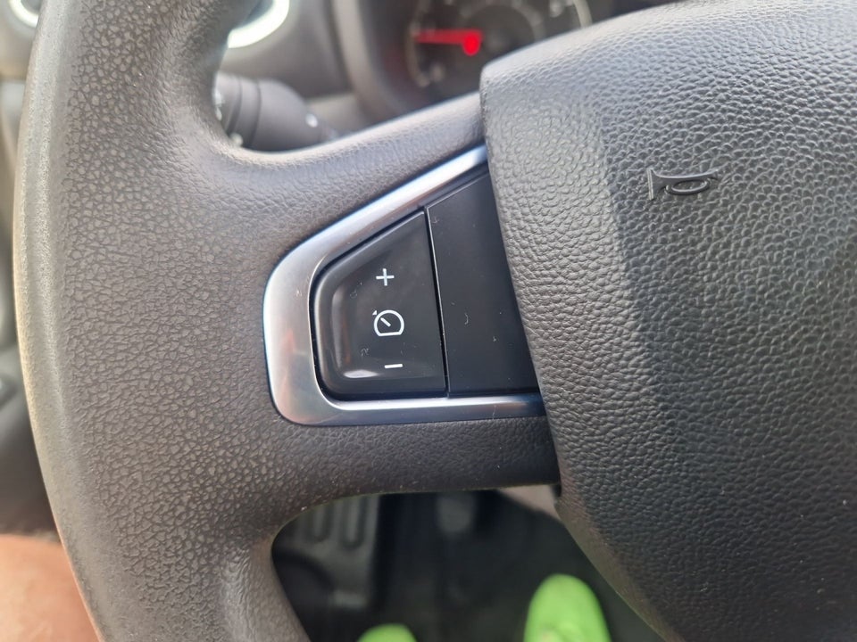 Renault Master IV T33 2,3 dCi 135 L2H2 Kassevogn