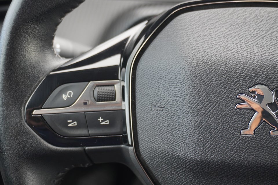 Peugeot 208 1,2 PureTech 100 Allure 5d