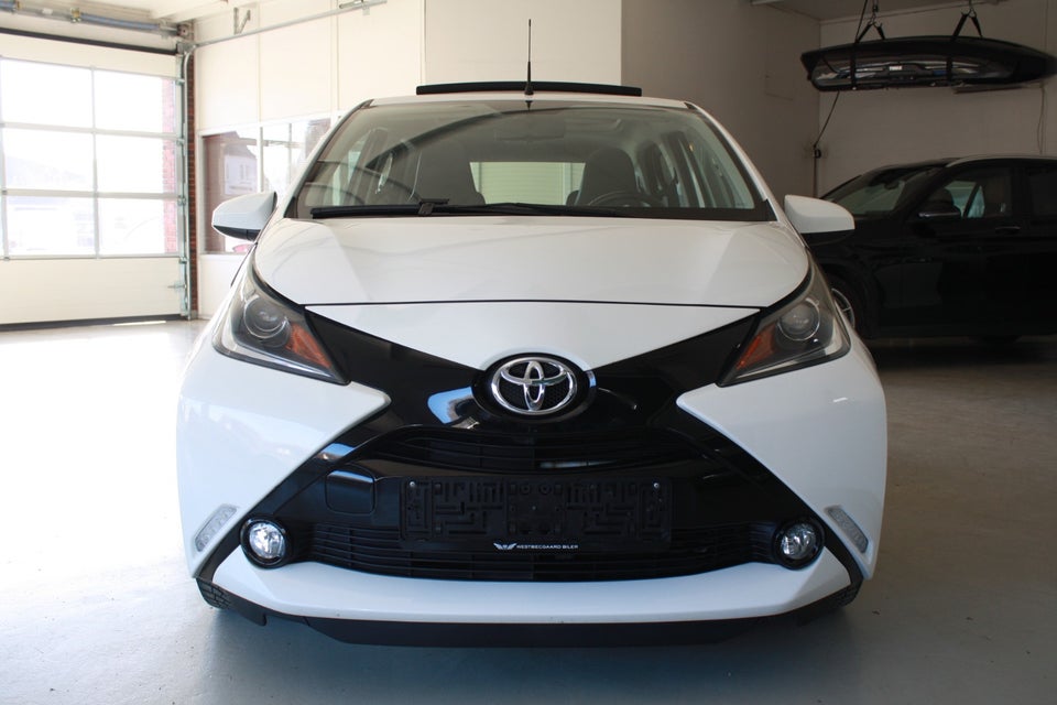 Toyota Aygo 1,0 VVT-i x-wave Sky 5d
