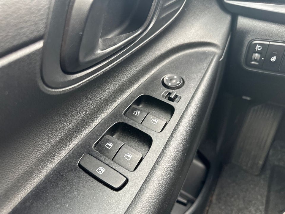 Hyundai i20 1,0 T-GDi Essential DCT 5d