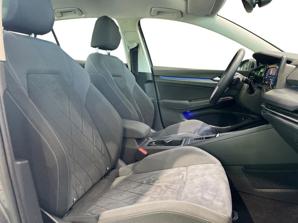 VW Golf VIII 1,4 eHybrid DSG 5d