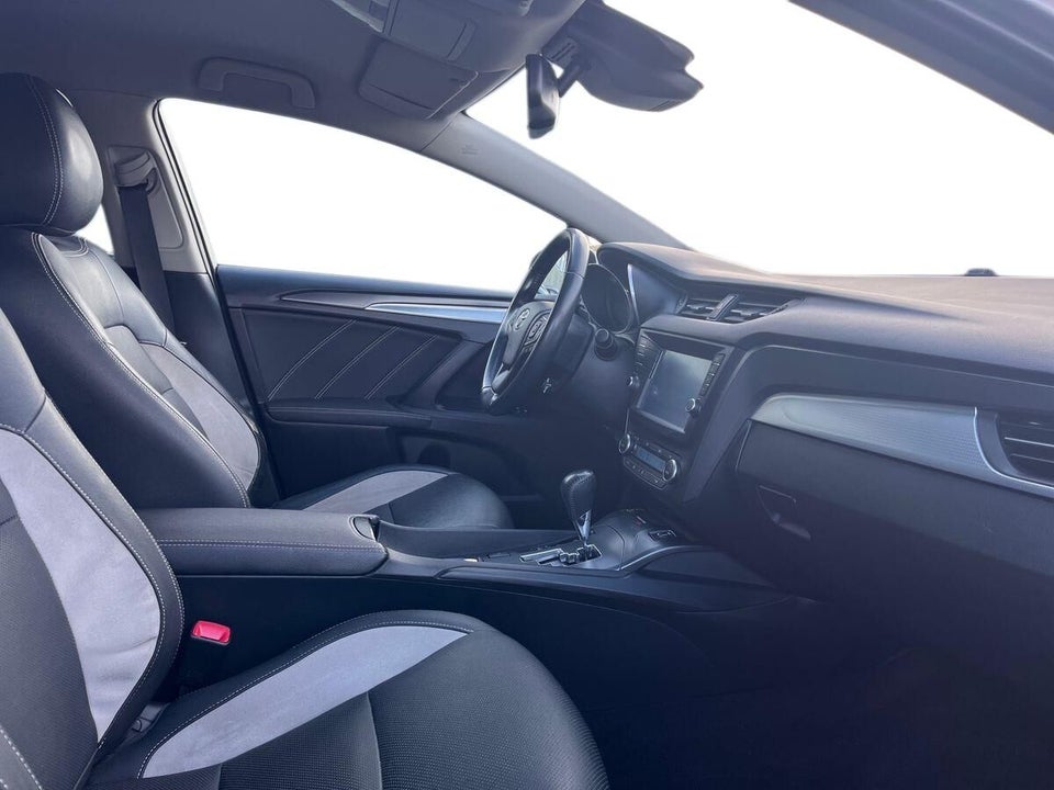 Toyota Avensis 1,8 VVT-i T2 Premium Touring Sports MDS 5d